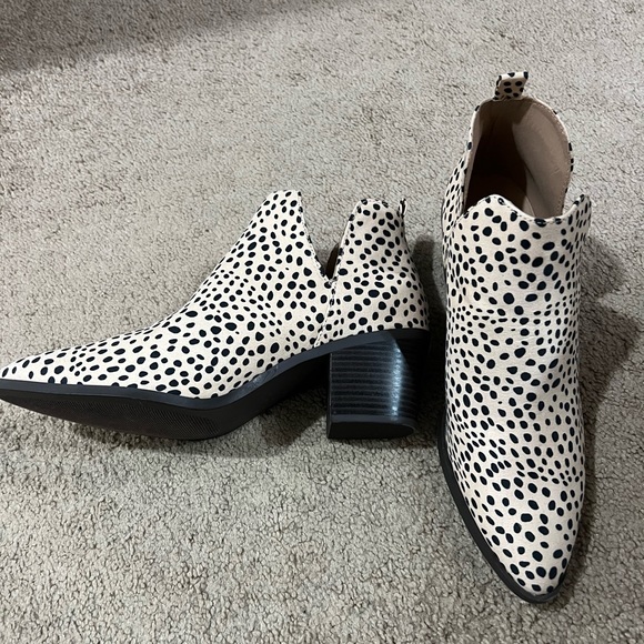 NEW! Journee Collection Women’s Lola Pull On Stacked Heel/Bootie - Picture 3 of 5